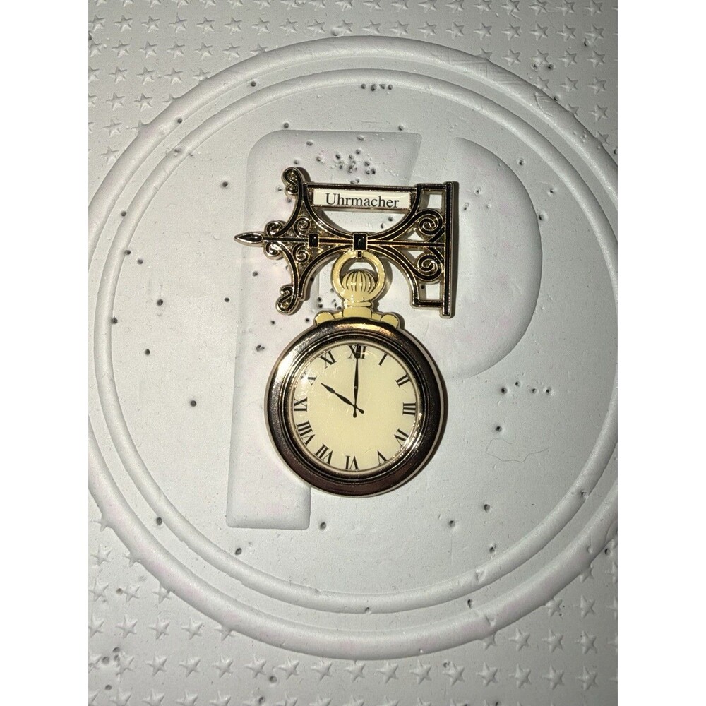 Busch Gardens Williamsburg Collectible Trading Pin Cuckoo Wall Clock SeaWorld